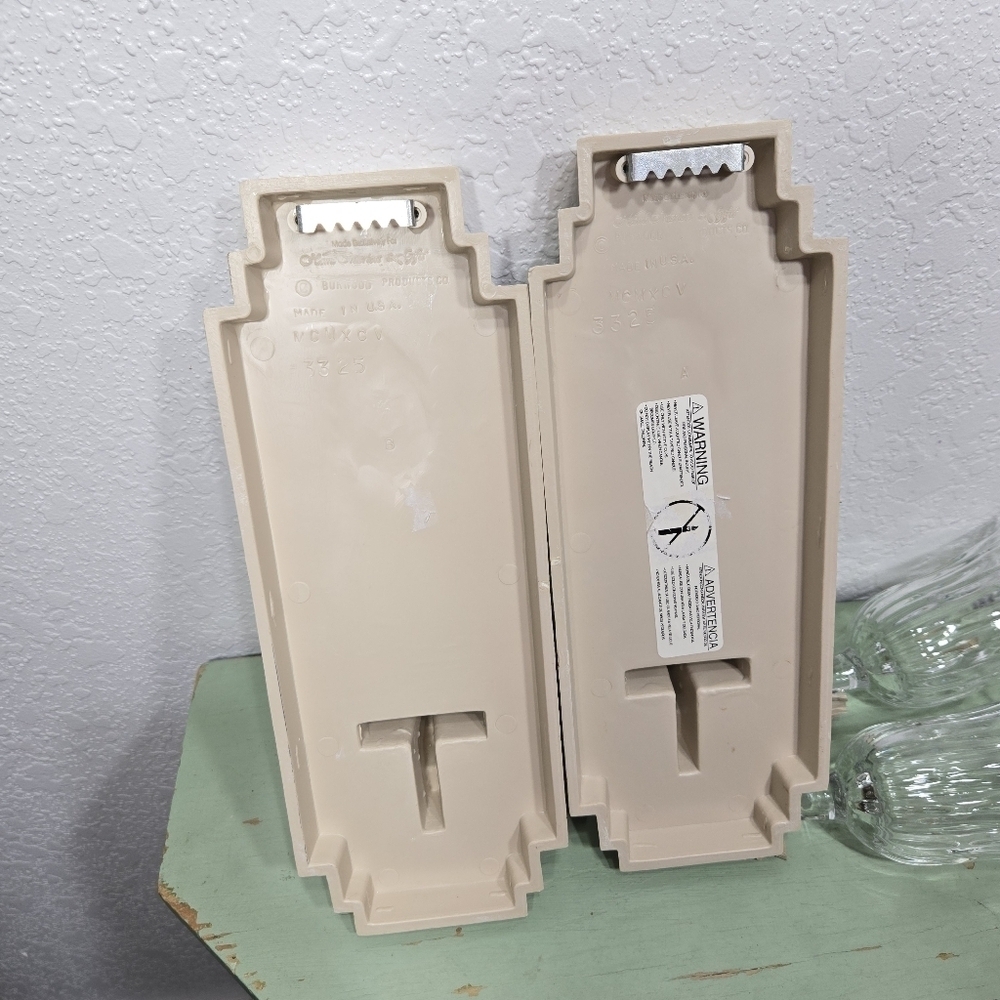 Southwestern Burwood 90s Plastic Decor Set - Wall Shelf, Sconces, Wall Pockets - Picture 9 of 9